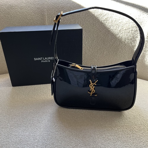 سان لورون شولدر باغيت