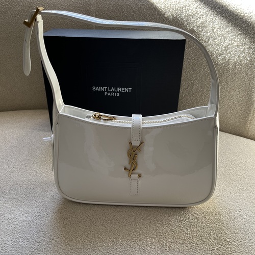 سان لورون شولدر باغيت