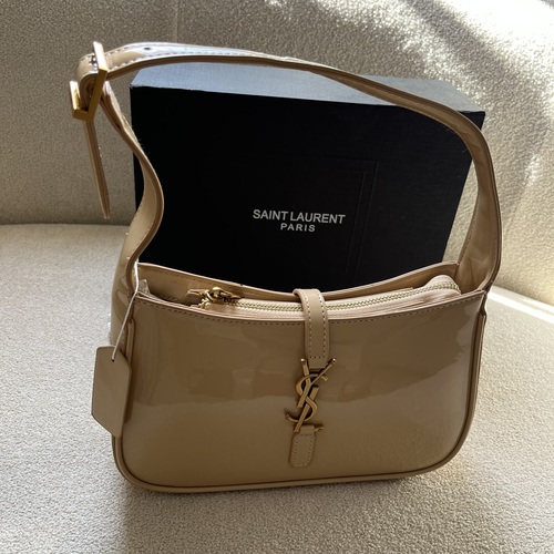 سان لورون شولدر باغيت